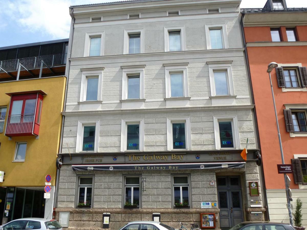 Charming, Central, Spacious Apartment インスブルック エクステリア 写真